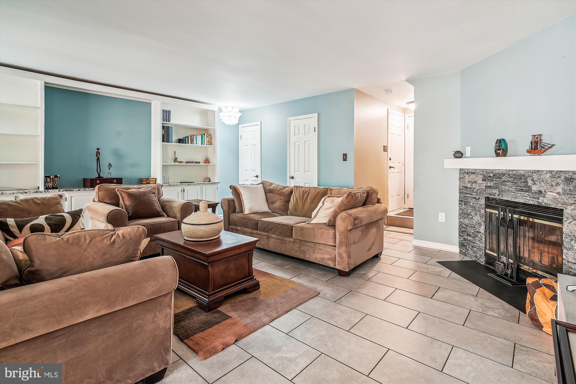 7037 ASHLEIGH MANOR COURT