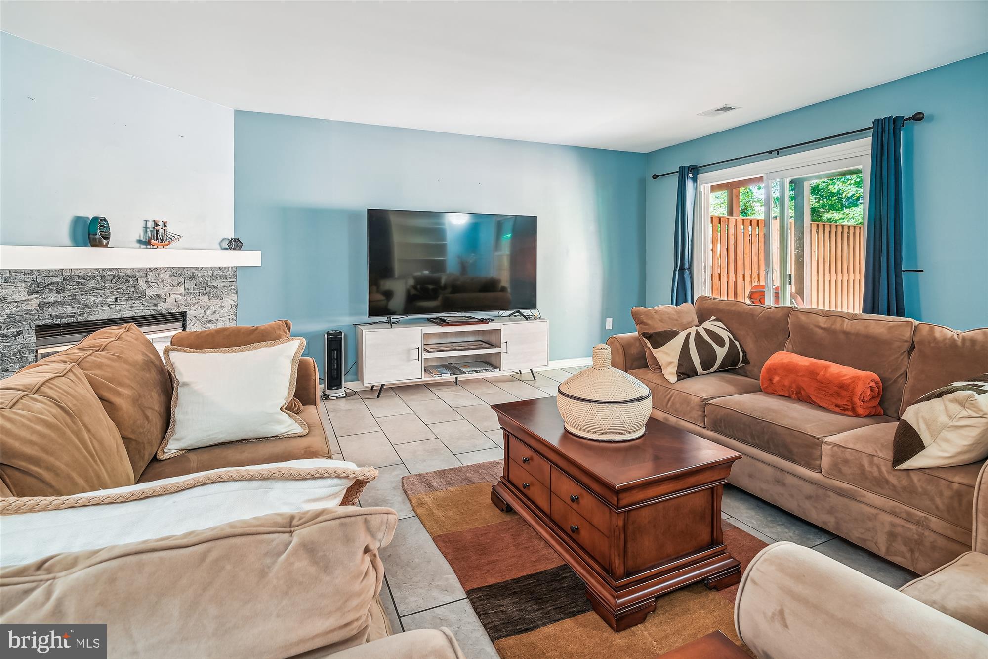 7037 ASHLEIGH MANOR COURT