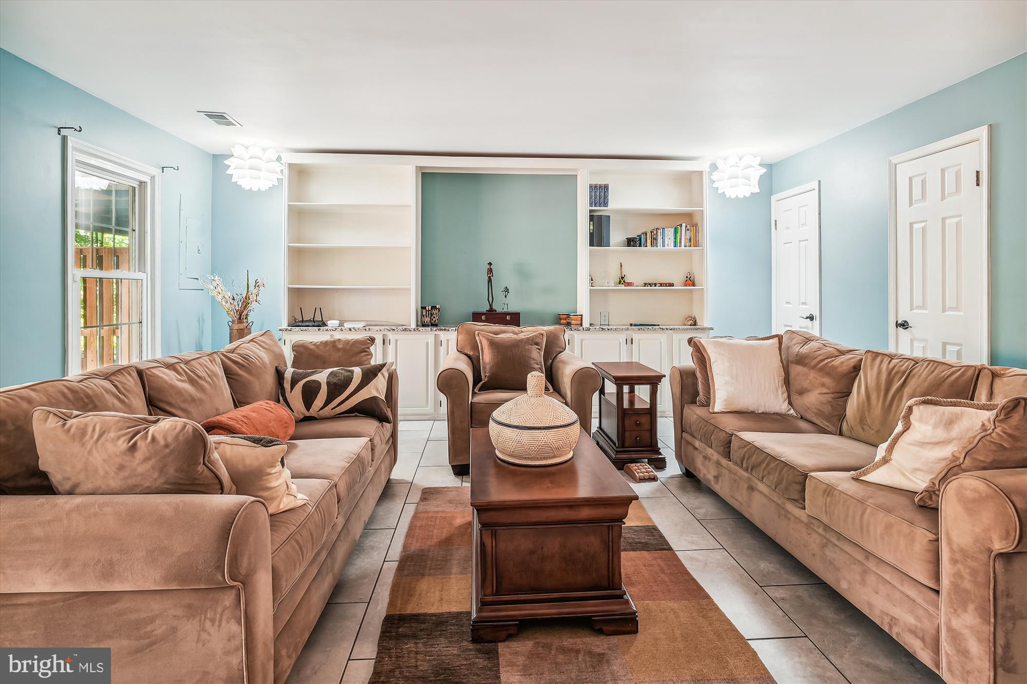 7037 ASHLEIGH MANOR COURT