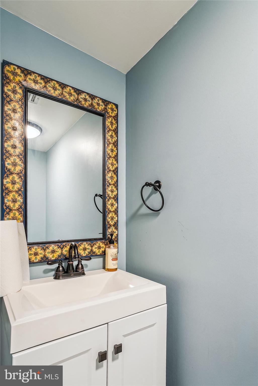 7037 ASHLEIGH MANOR COURT