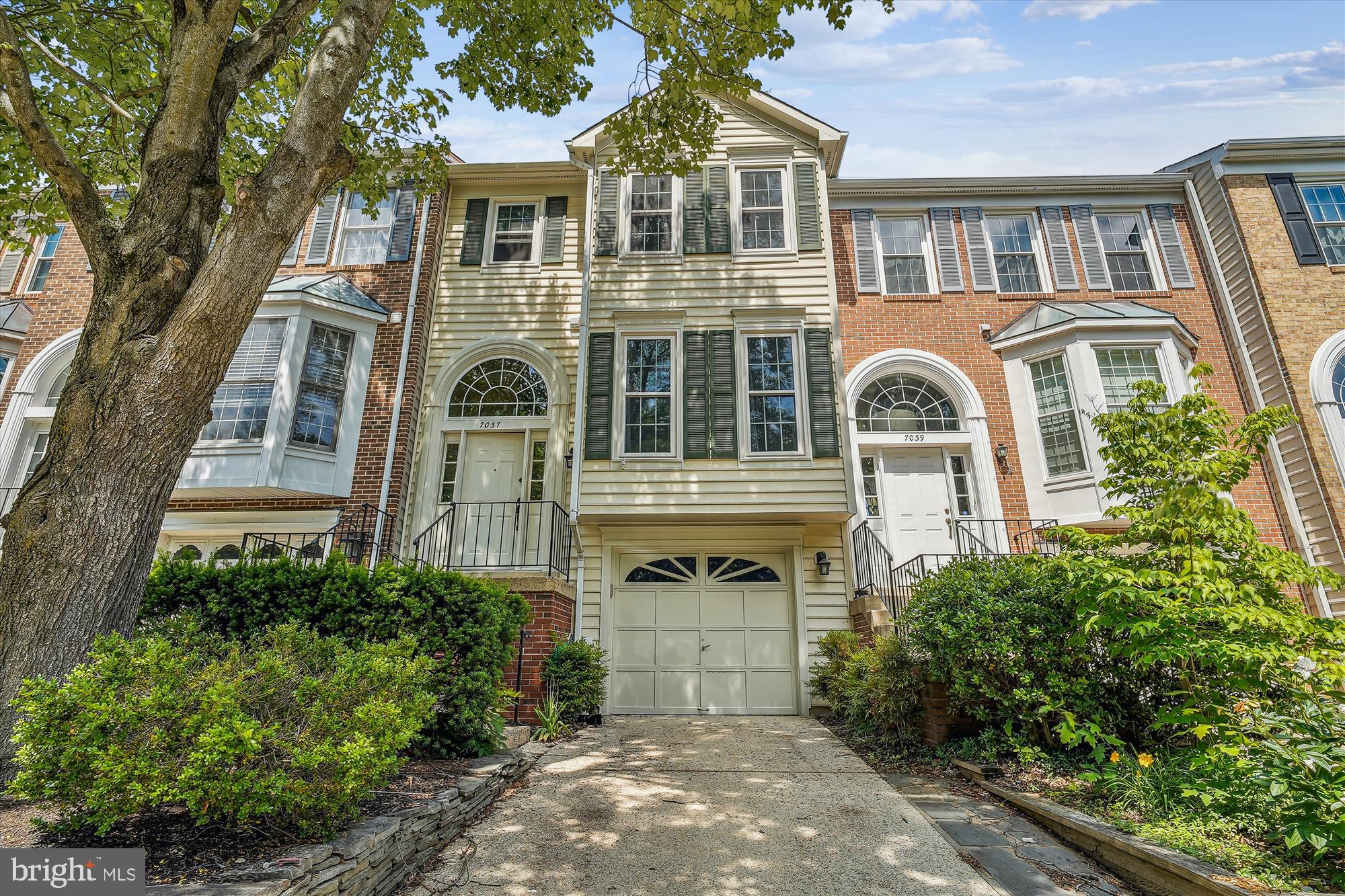 7037 ASHLEIGH MANOR COURT