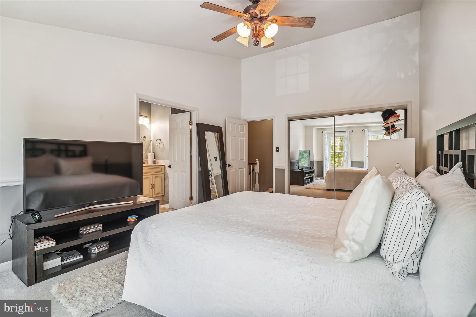 7037 ASHLEIGH MANOR COURT