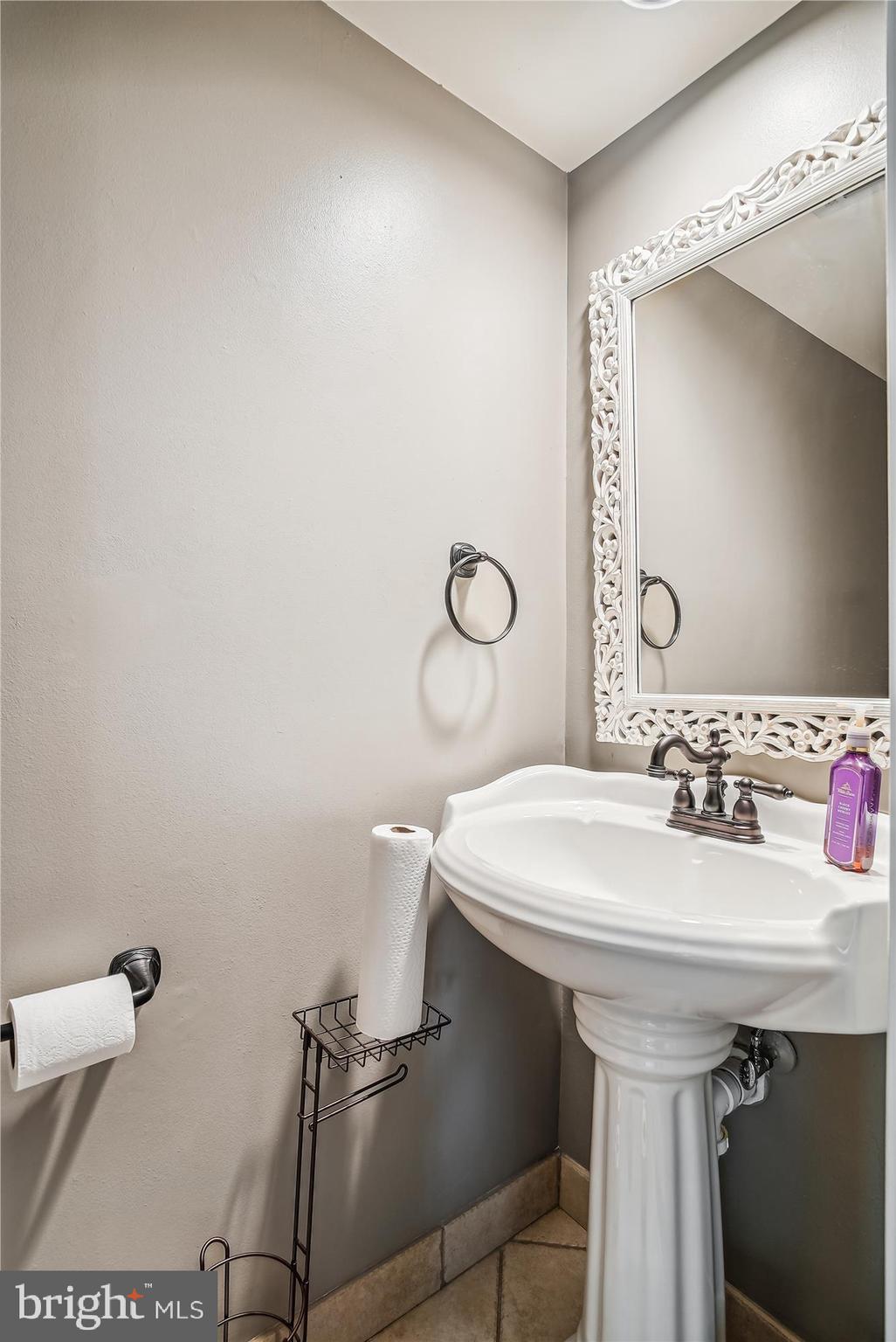 7037 ASHLEIGH MANOR COURT