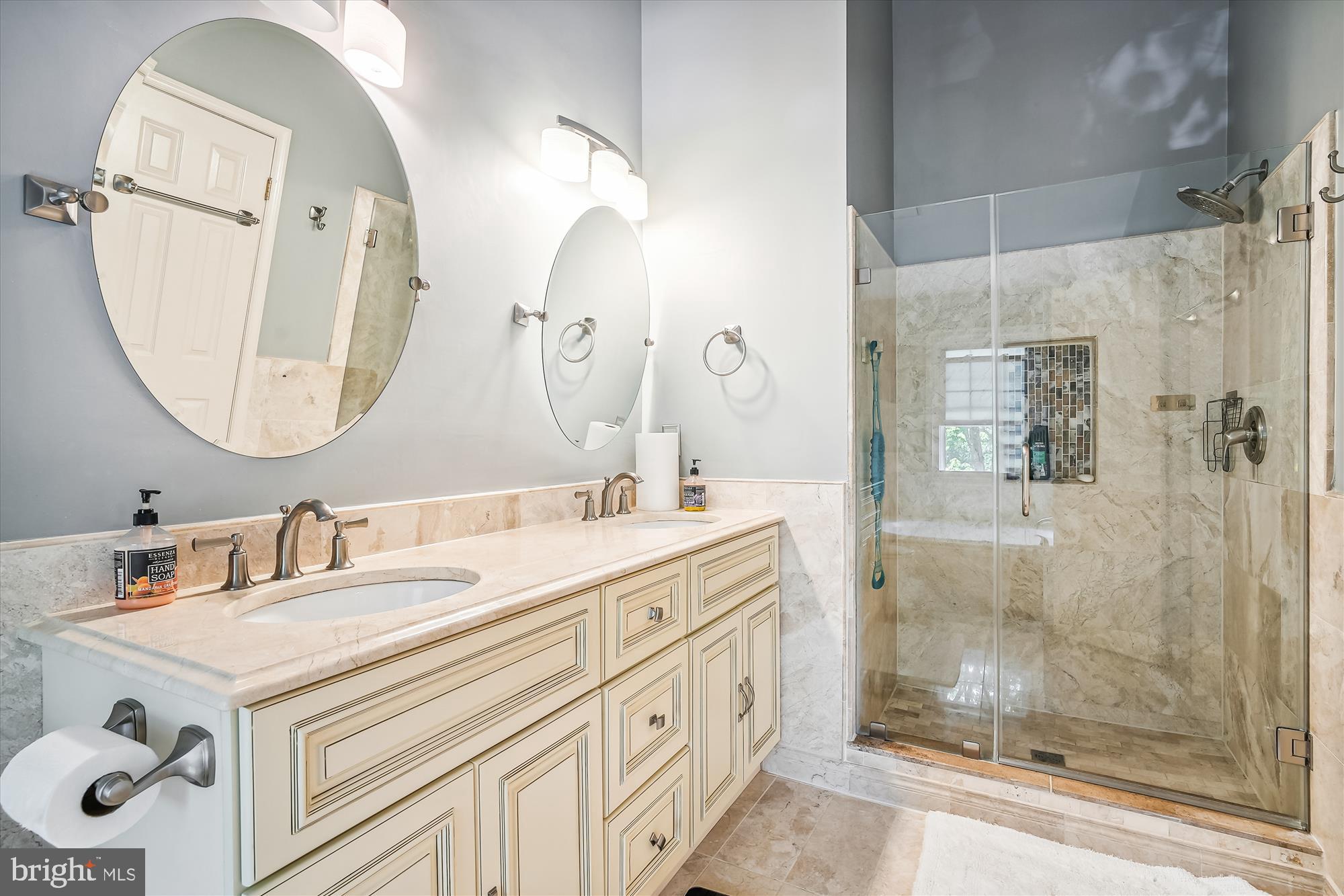 7037 ASHLEIGH MANOR COURT
