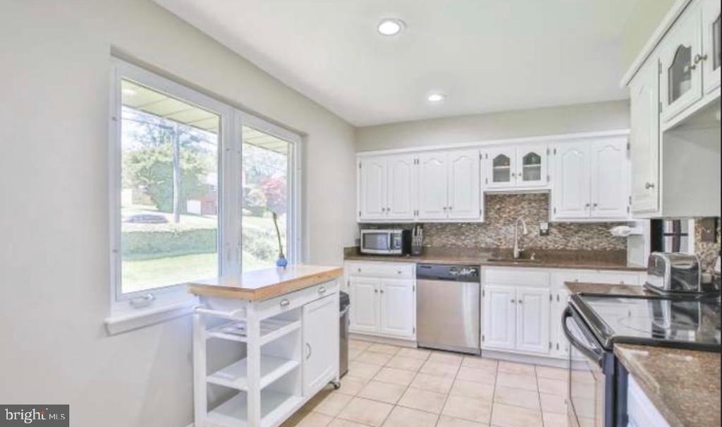 7110 MURRAY LANE