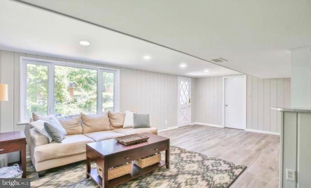 7110 MURRAY LANE