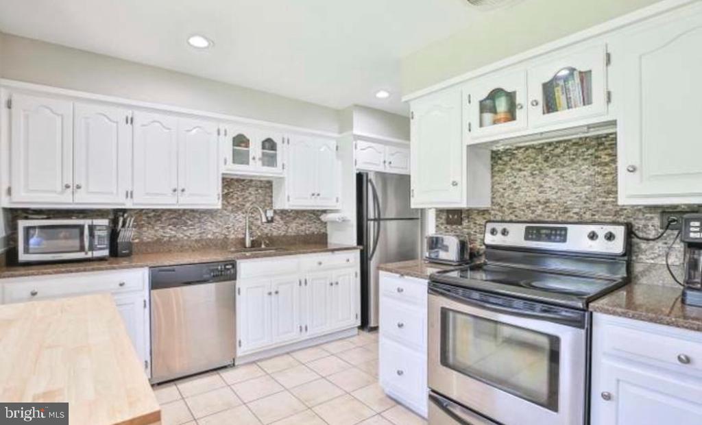 7110 MURRAY LANE
