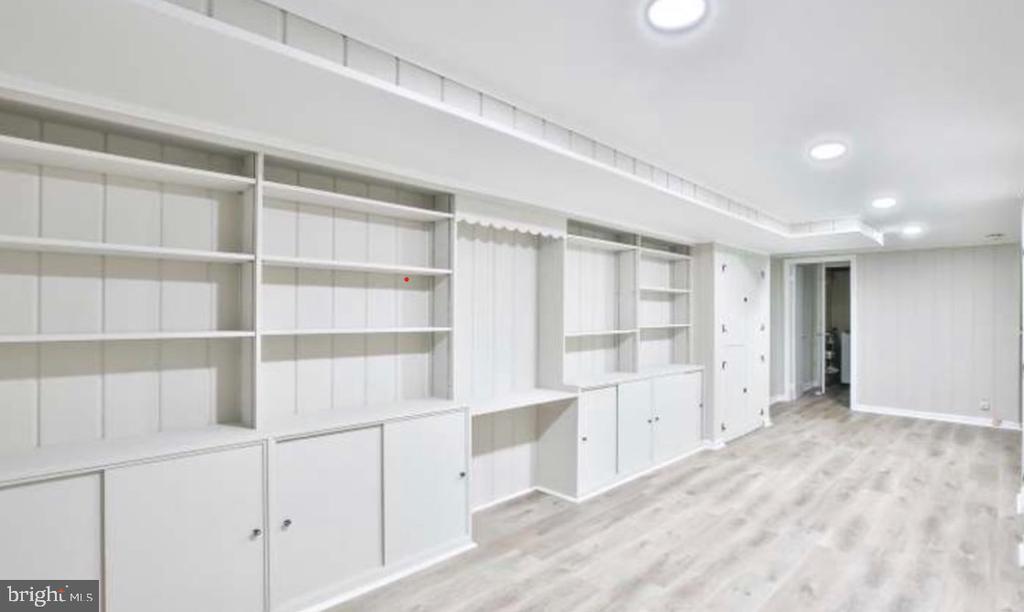 7110 MURRAY LANE