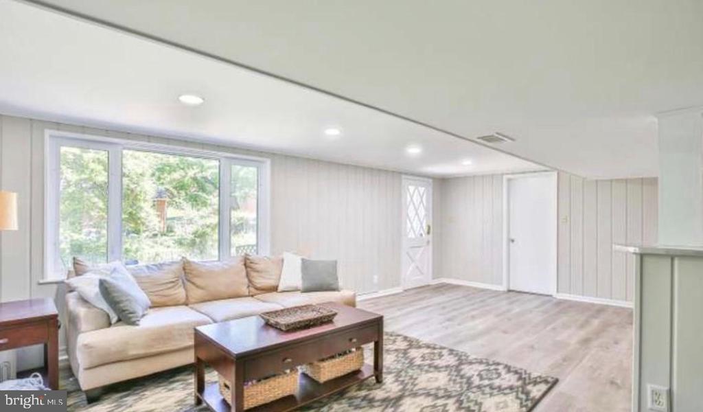 7110 MURRAY LANE