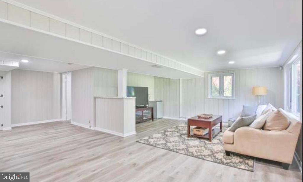 7110 MURRAY LANE