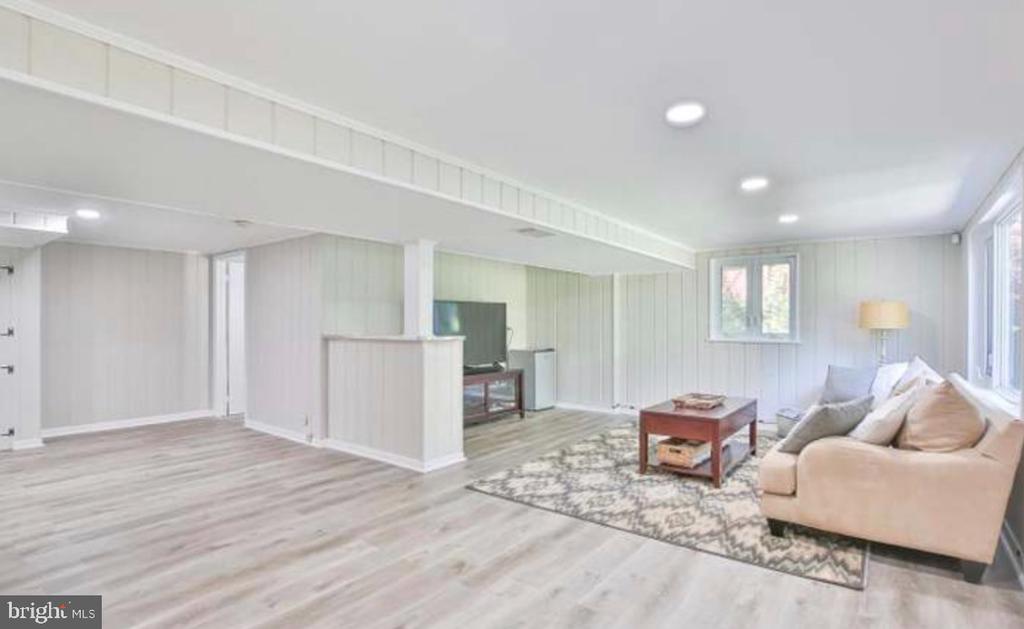 7110 MURRAY LANE