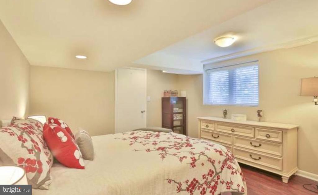 7110 MURRAY LANE