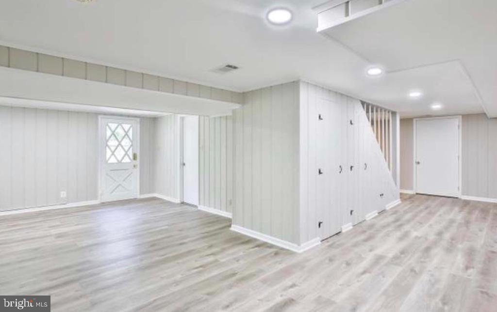 7110 MURRAY LANE