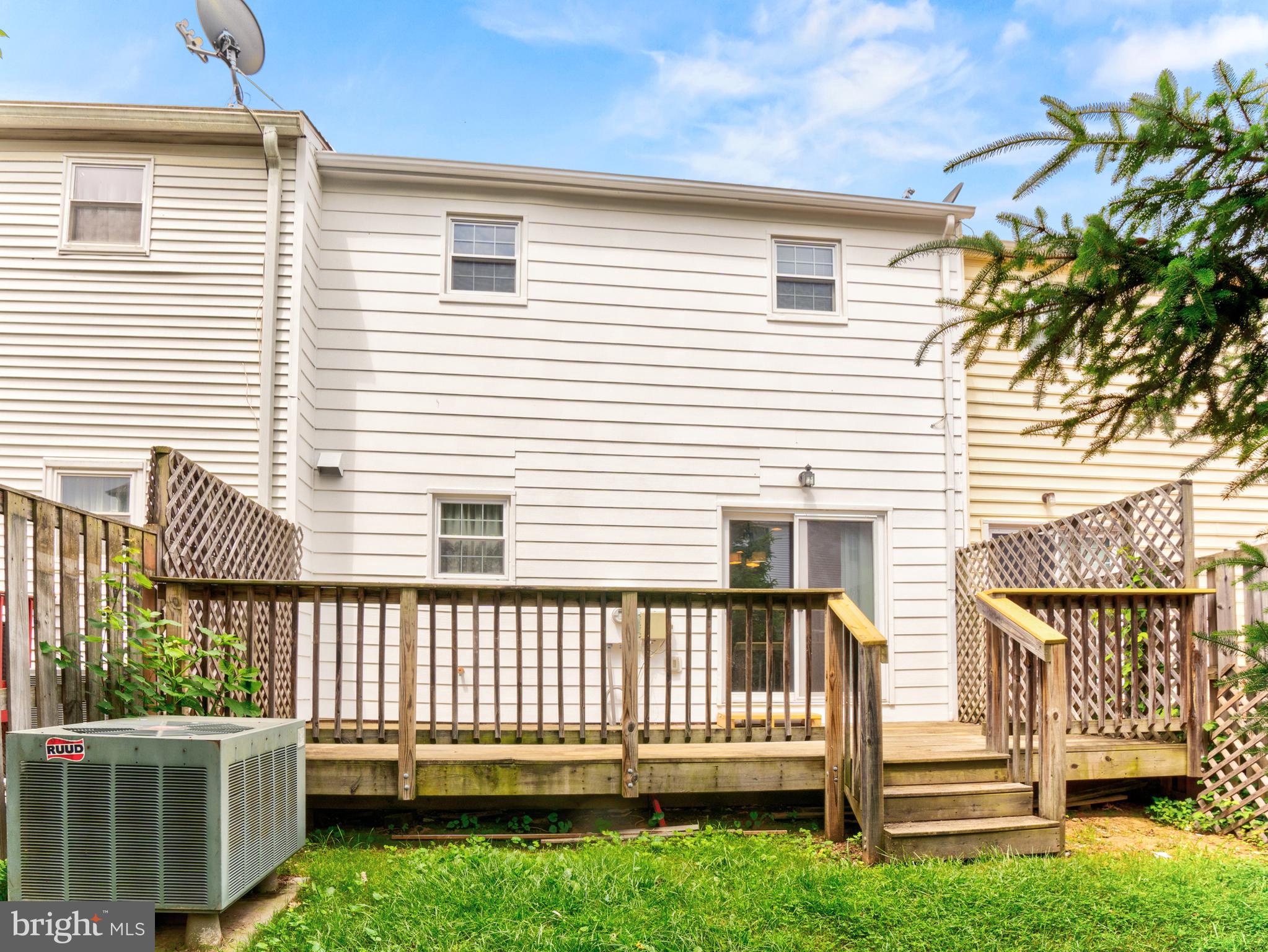 154 MEADOWS LANE NE