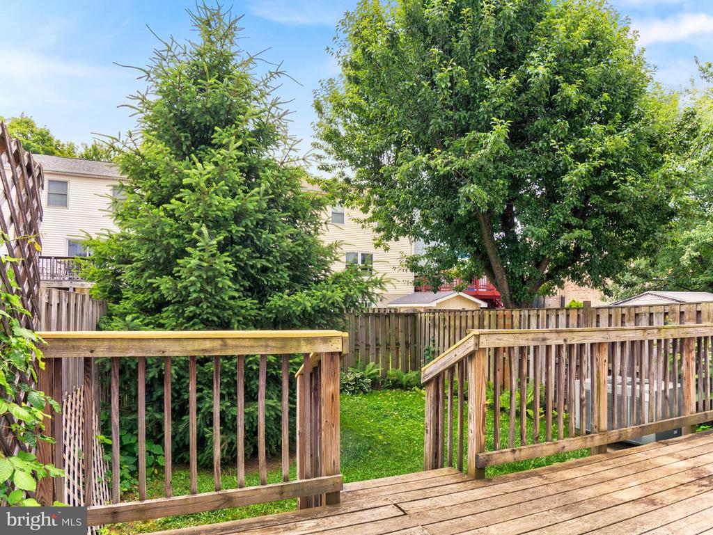 154 MEADOWS LANE NE