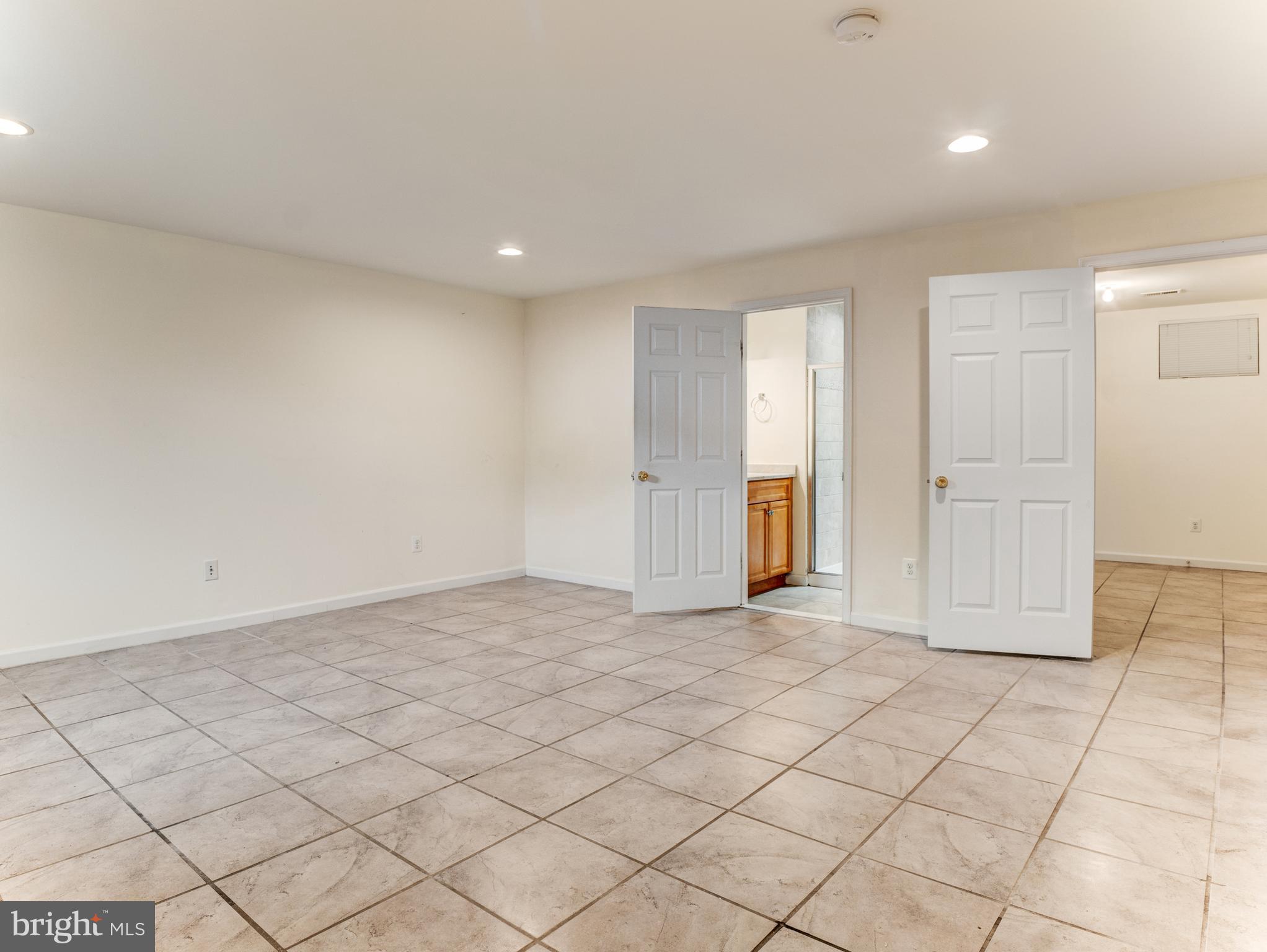 154 MEADOWS LANE NE