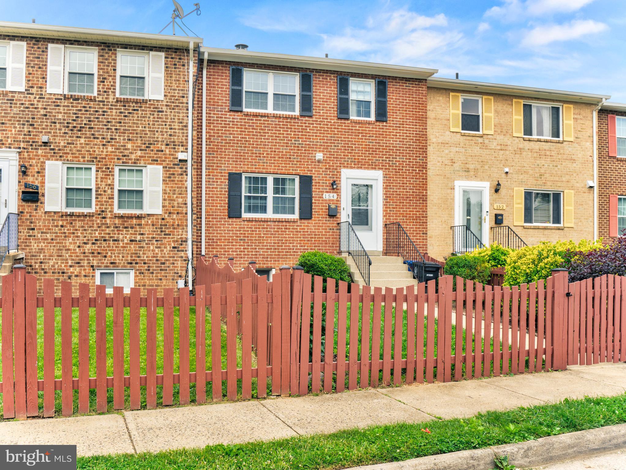 154 MEADOWS LANE NE