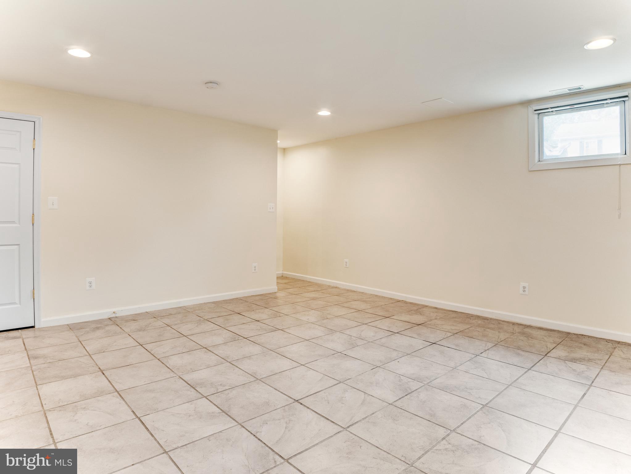 154 MEADOWS LANE NE