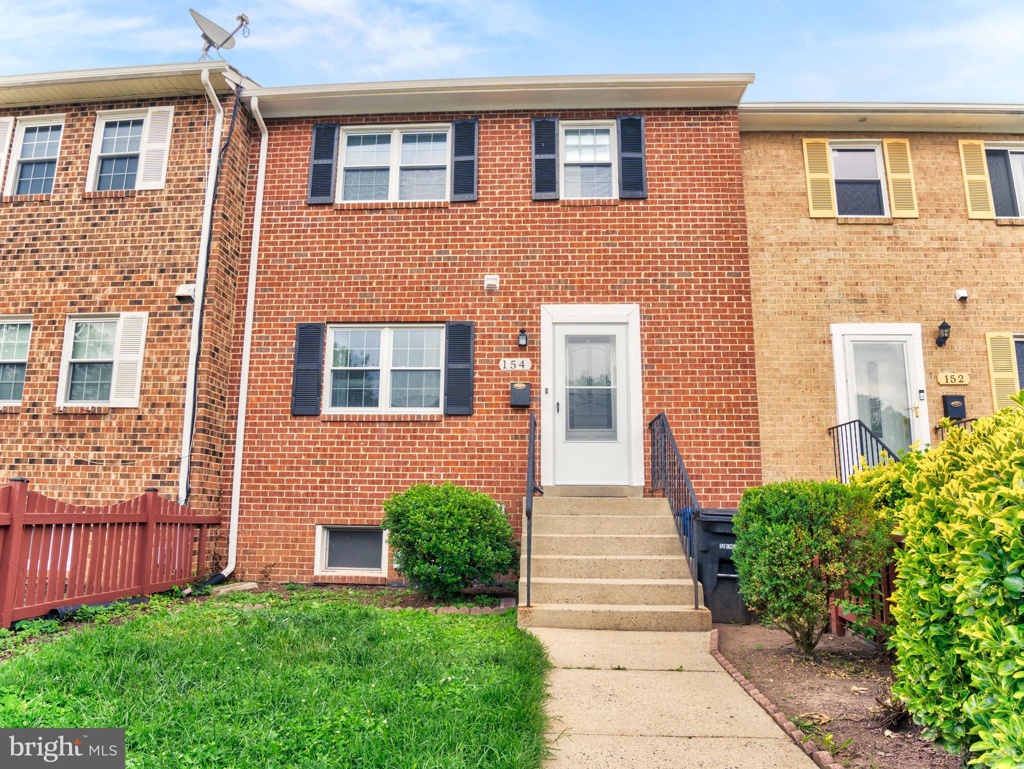 154 MEADOWS LANE NE
