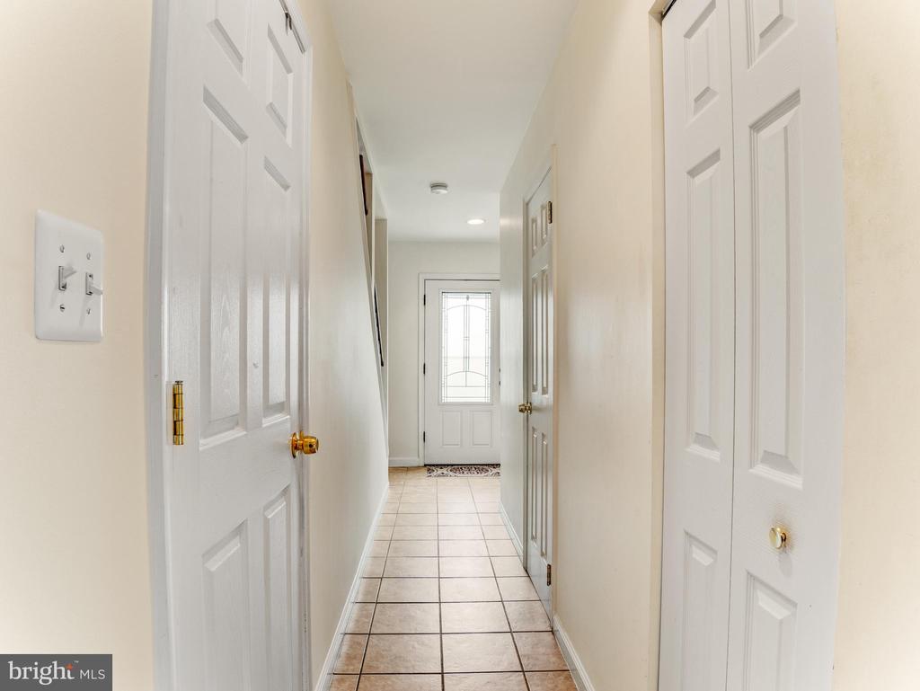 154 MEADOWS LANE NE
