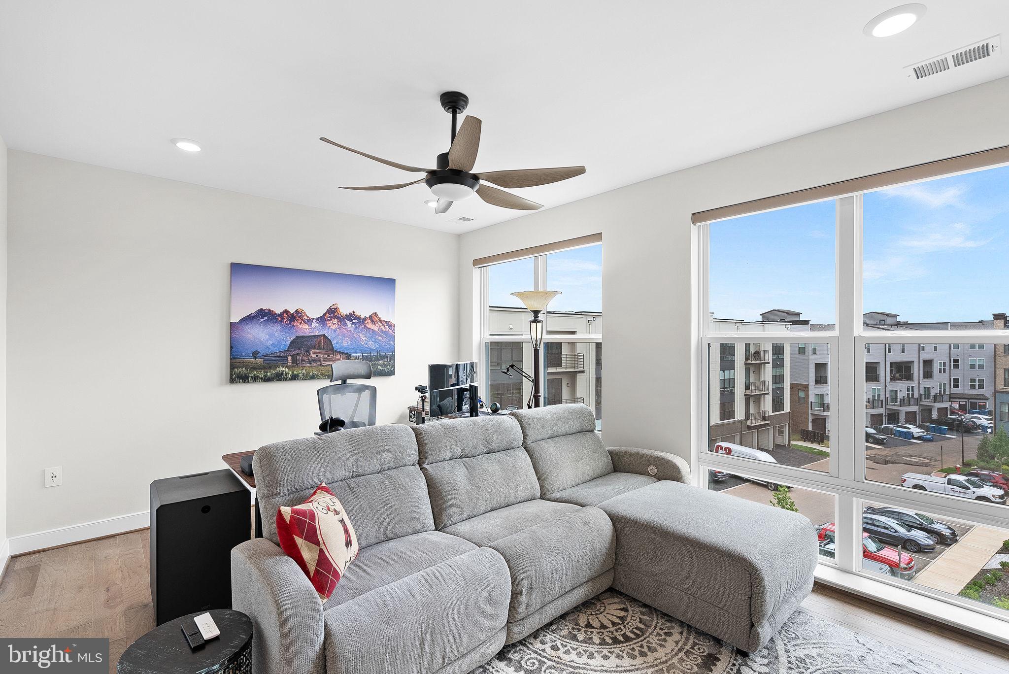 43820 TRACKSIDE TERRACE 404