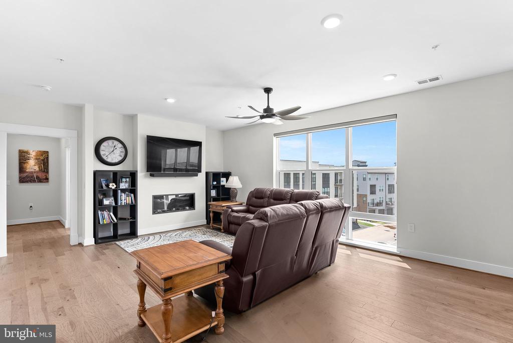 43820 TRACKSIDE TERRACE 404