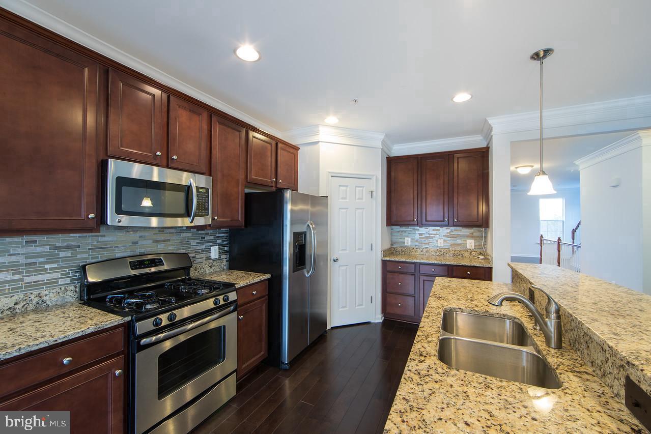 43871 CENTERGATE DRIVE