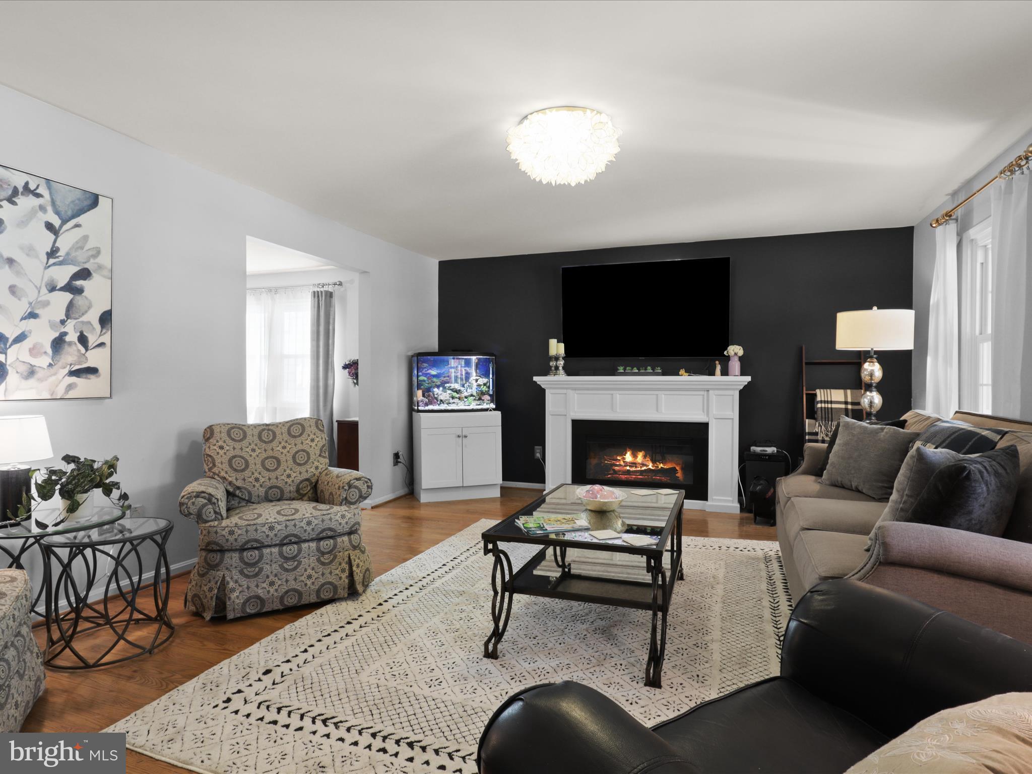 216 CATOCTIN CIRCLE NE