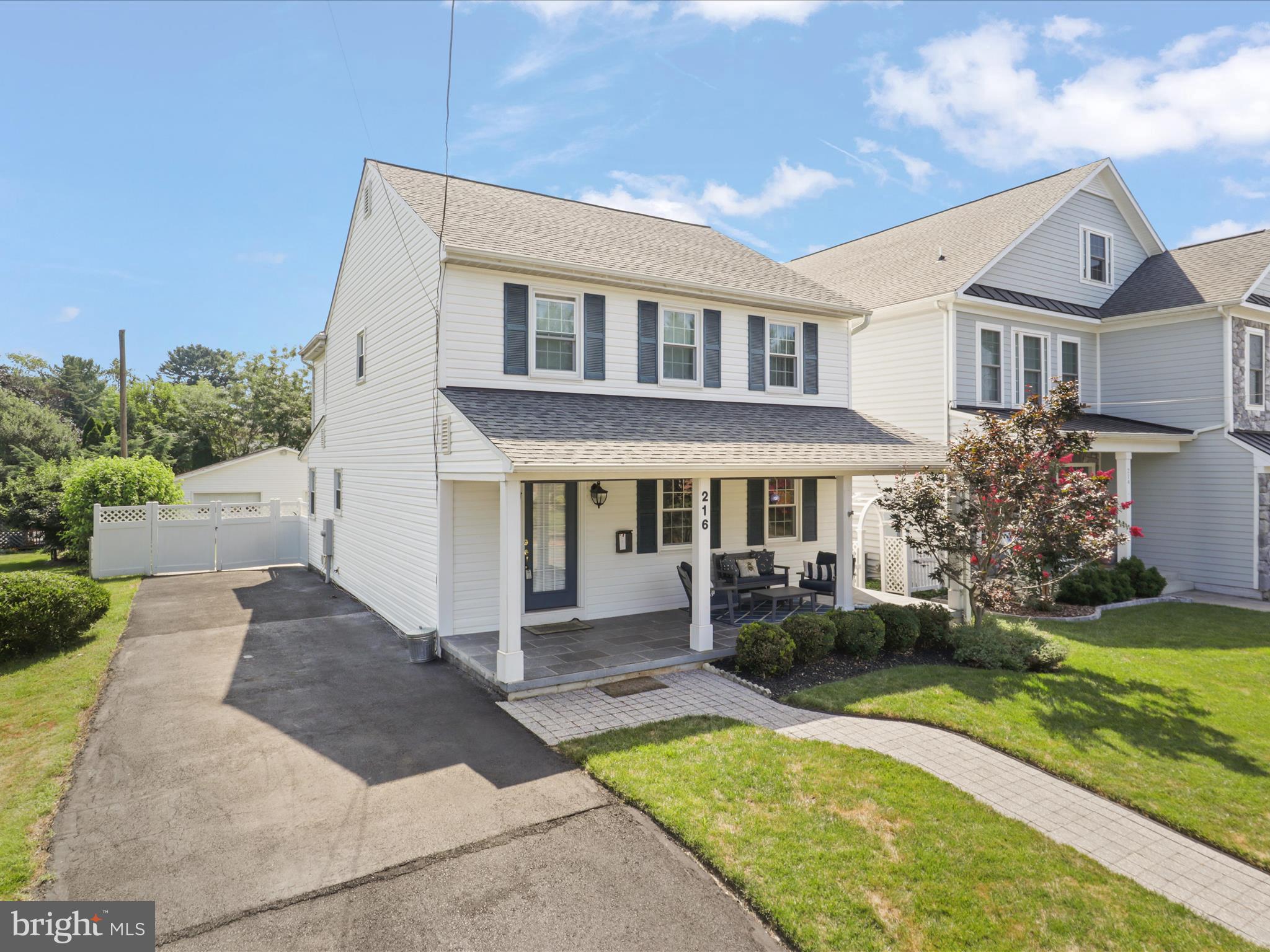 216 CATOCTIN CIRCLE NE