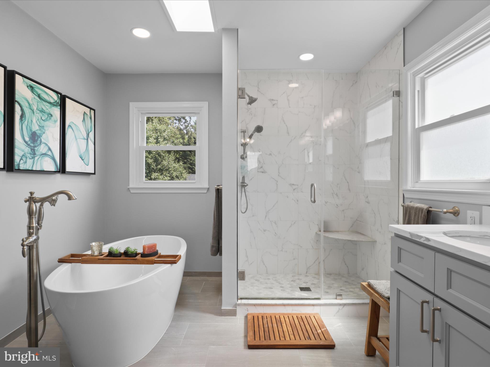 216 CATOCTIN CIRCLE NE