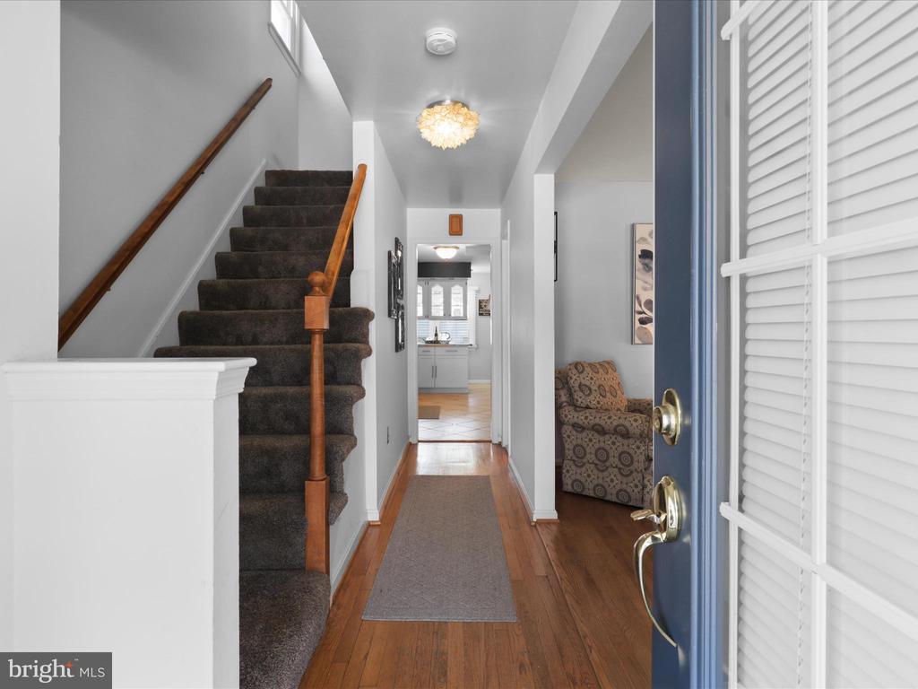 216 CATOCTIN CIRCLE NE