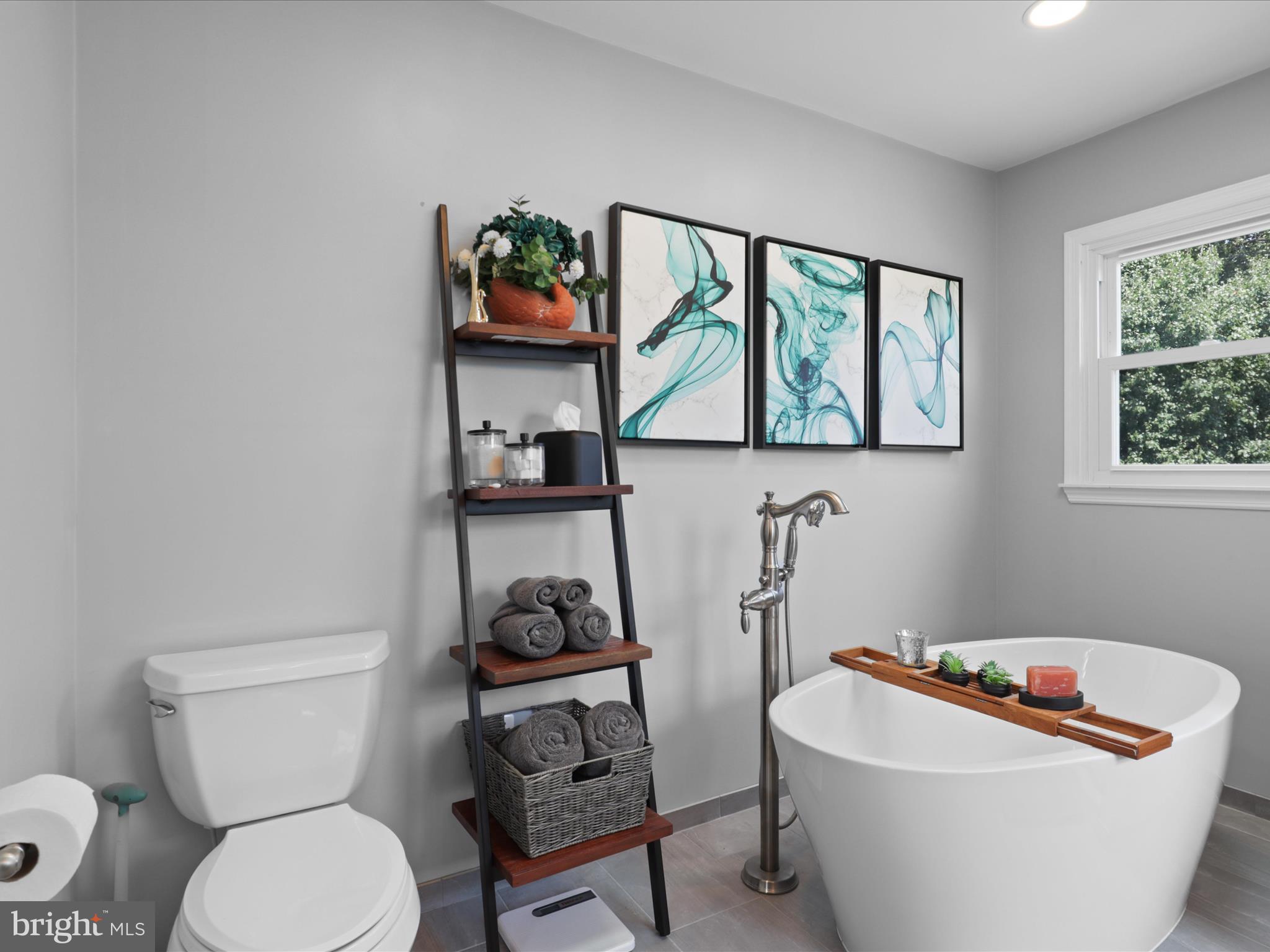 216 CATOCTIN CIRCLE NE