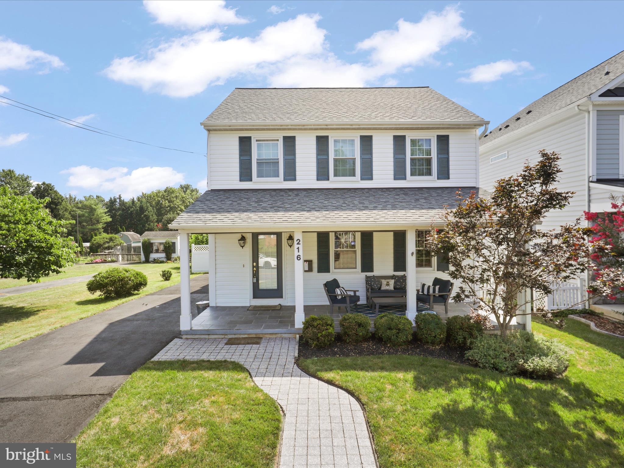 216 CATOCTIN CIRCLE NE