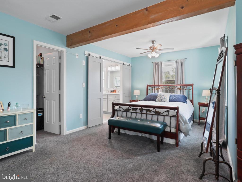 216 CATOCTIN CIRCLE NE