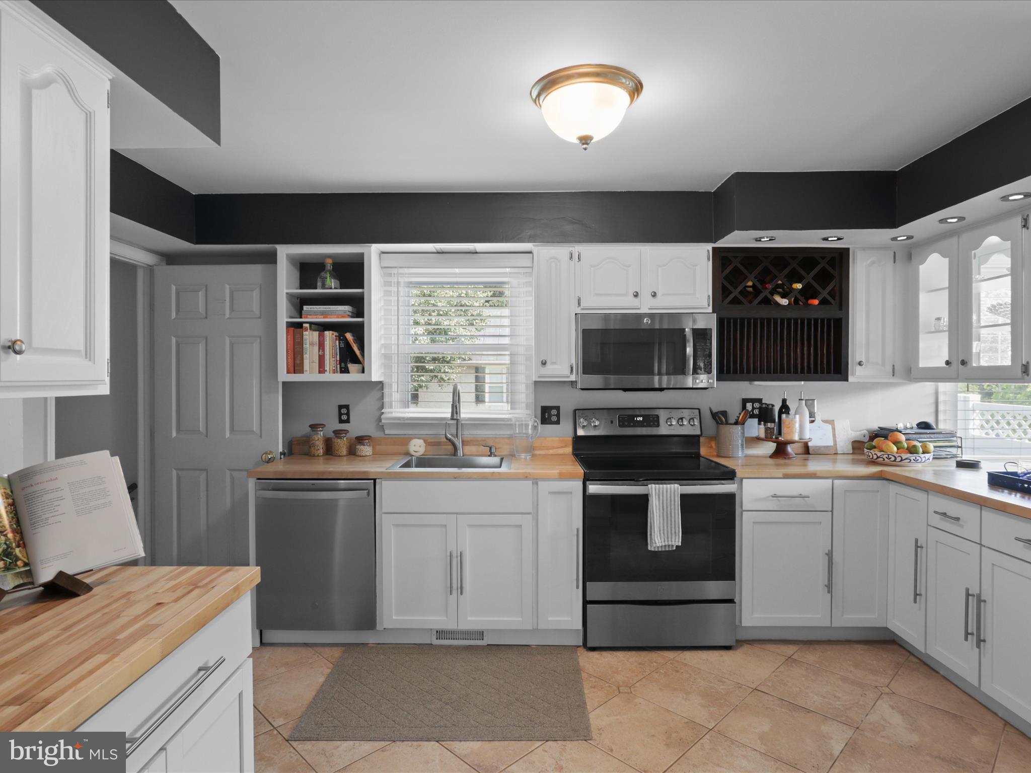 216 CATOCTIN CIRCLE NE