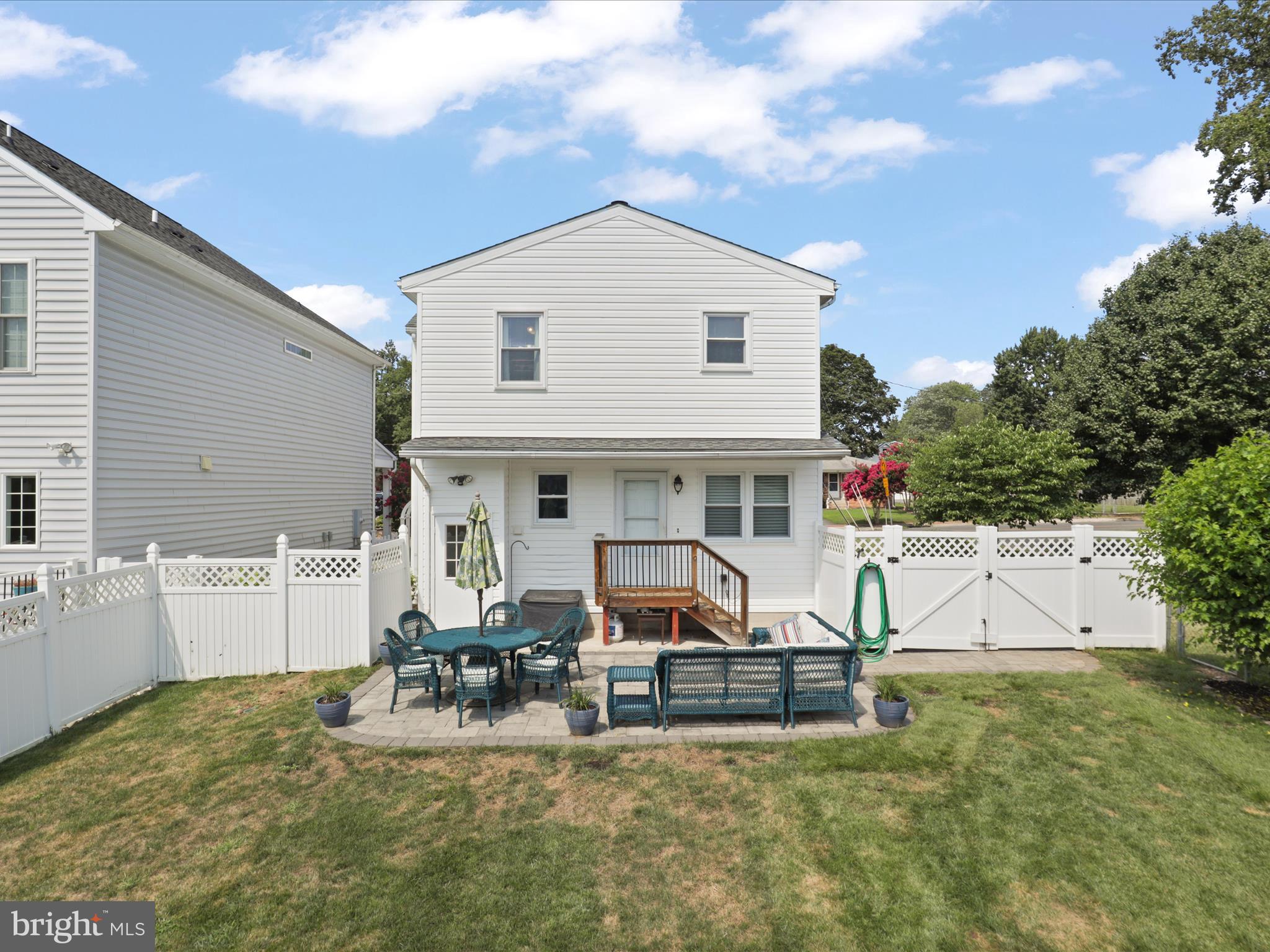 216 CATOCTIN CIRCLE NE