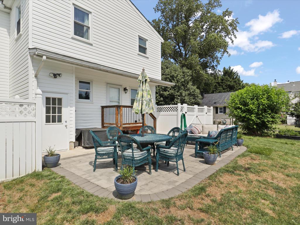 216 CATOCTIN CIRCLE NE