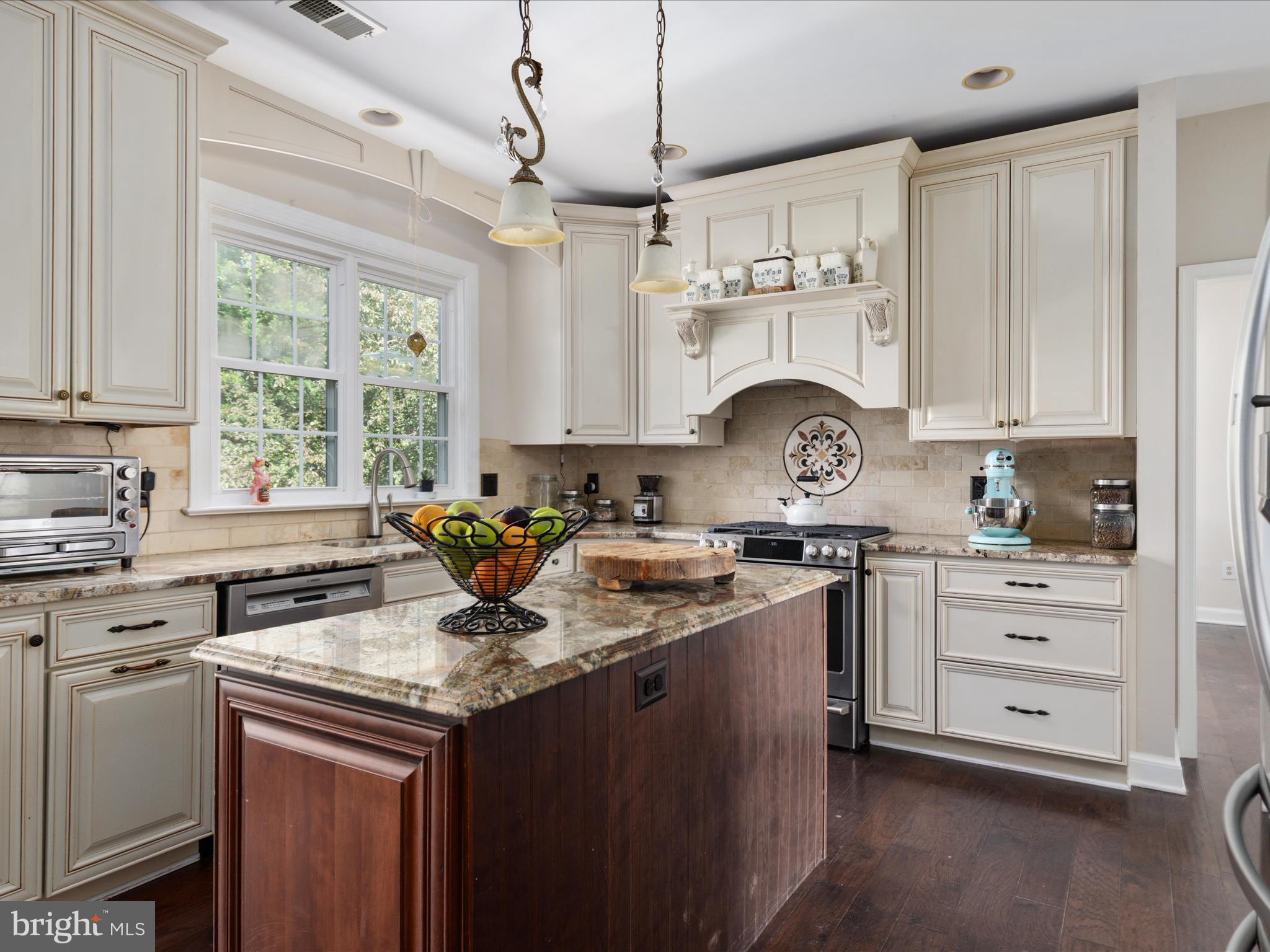 43876 GLENHAZEL DRIVE