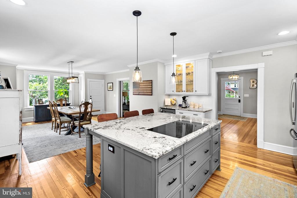 9 N LOCUST STREET