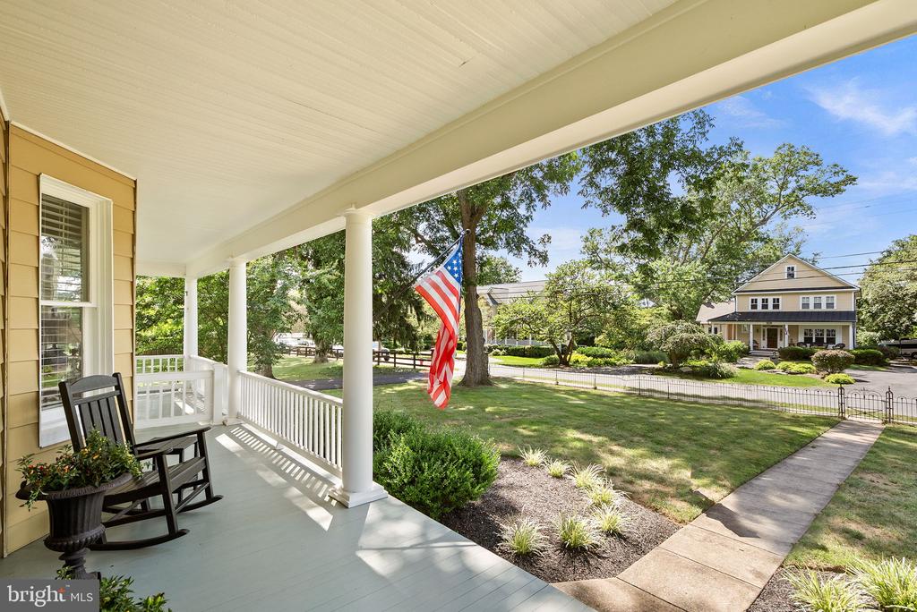 9 N LOCUST STREET