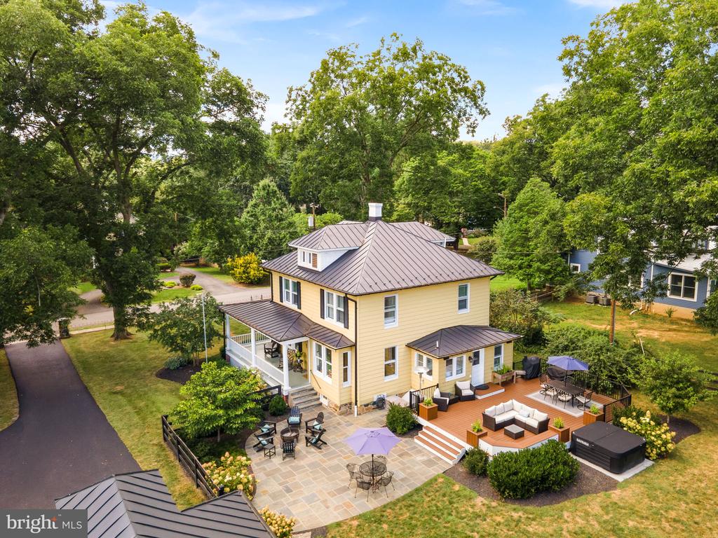 9 N LOCUST STREET