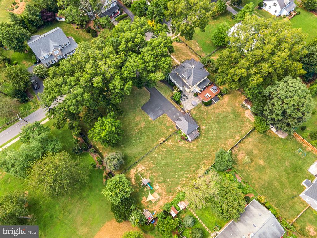 9 N LOCUST STREET