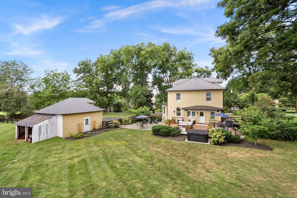 9 N LOCUST STREET