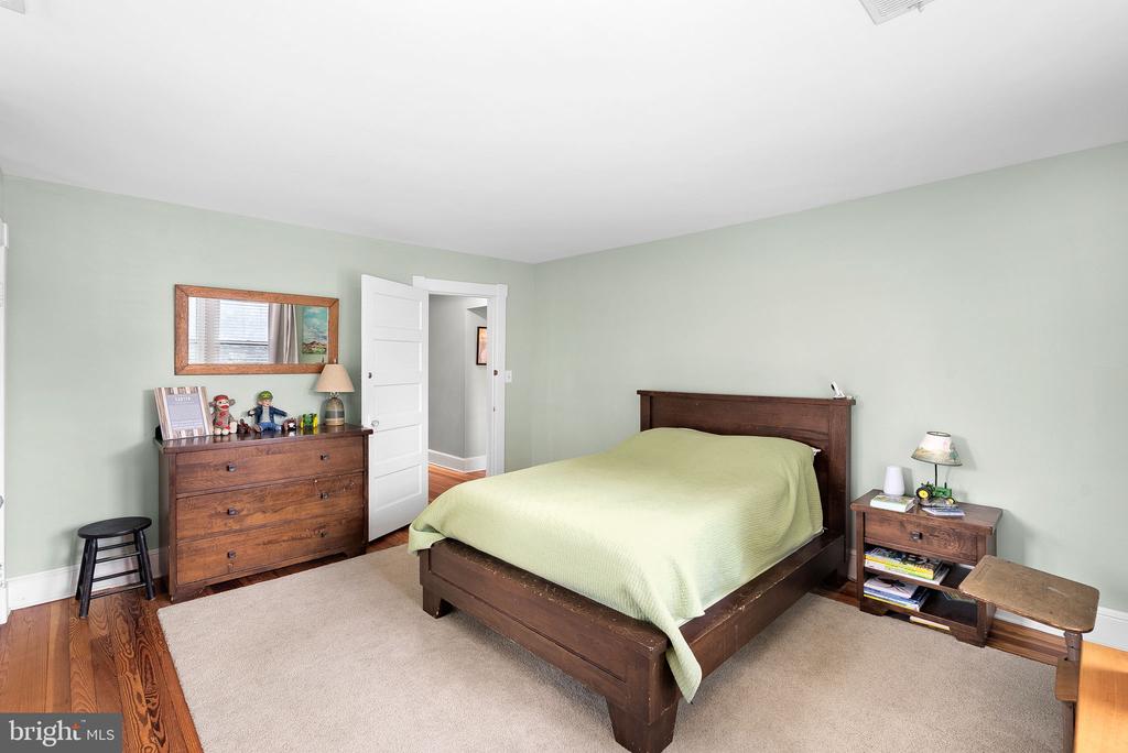 9 N LOCUST STREET