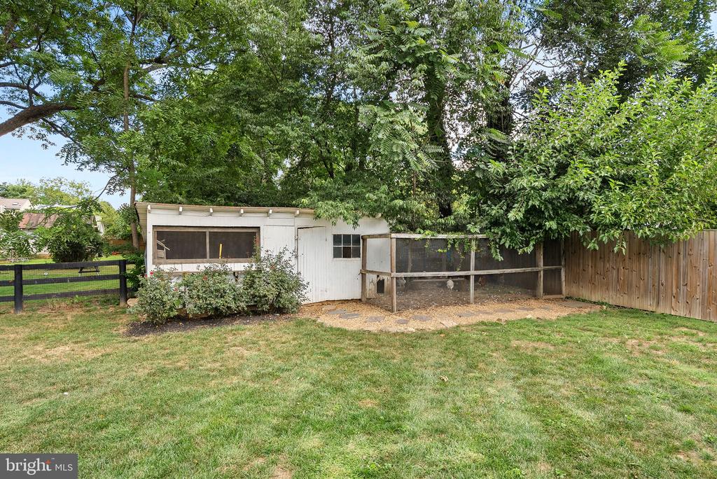 9 N LOCUST STREET