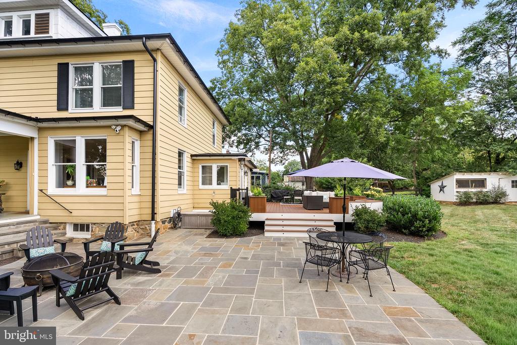 9 N LOCUST STREET