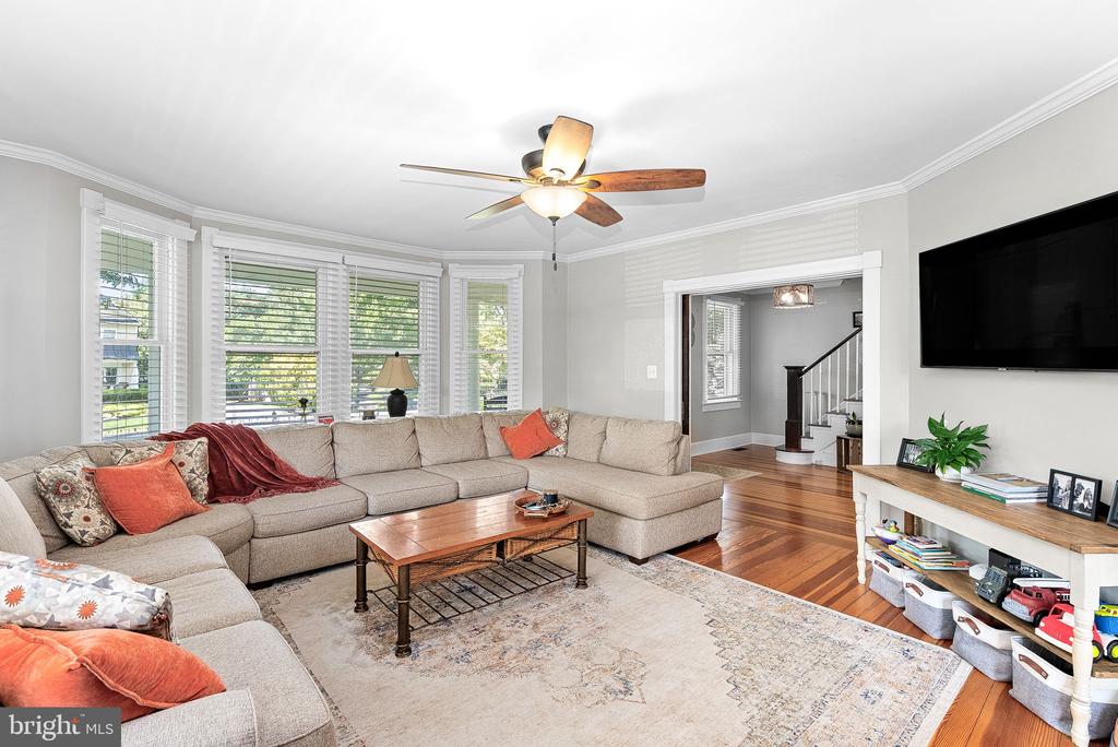 9 N LOCUST STREET