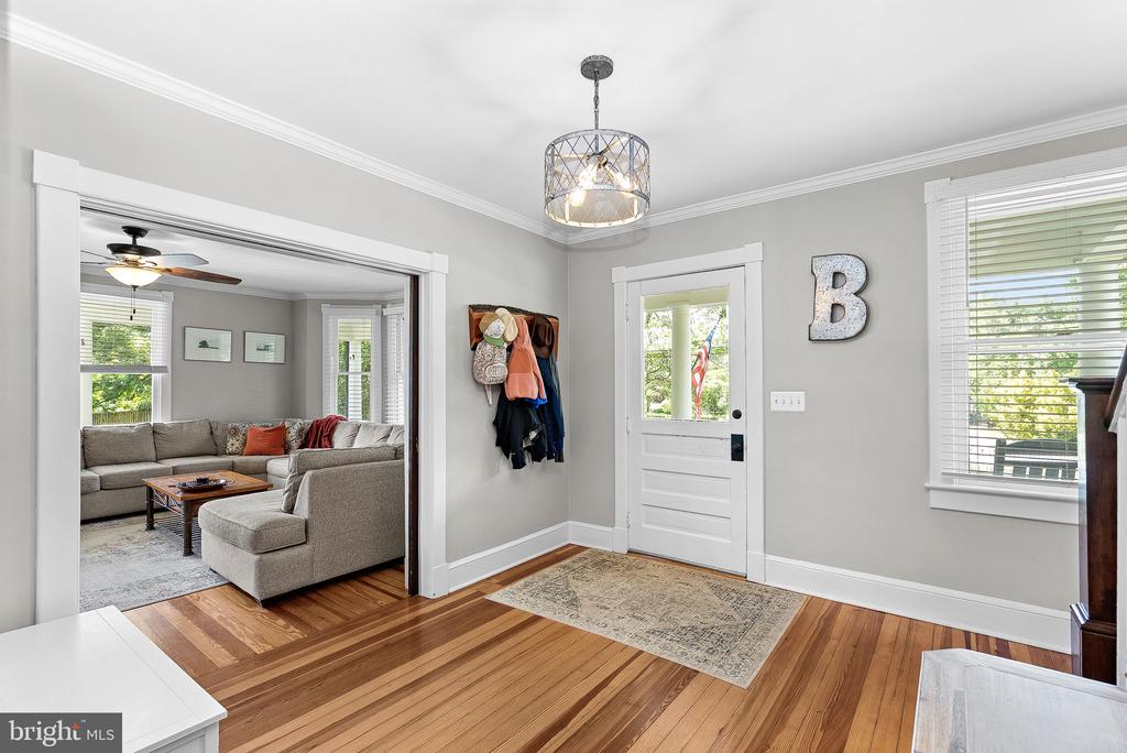 9 N LOCUST STREET