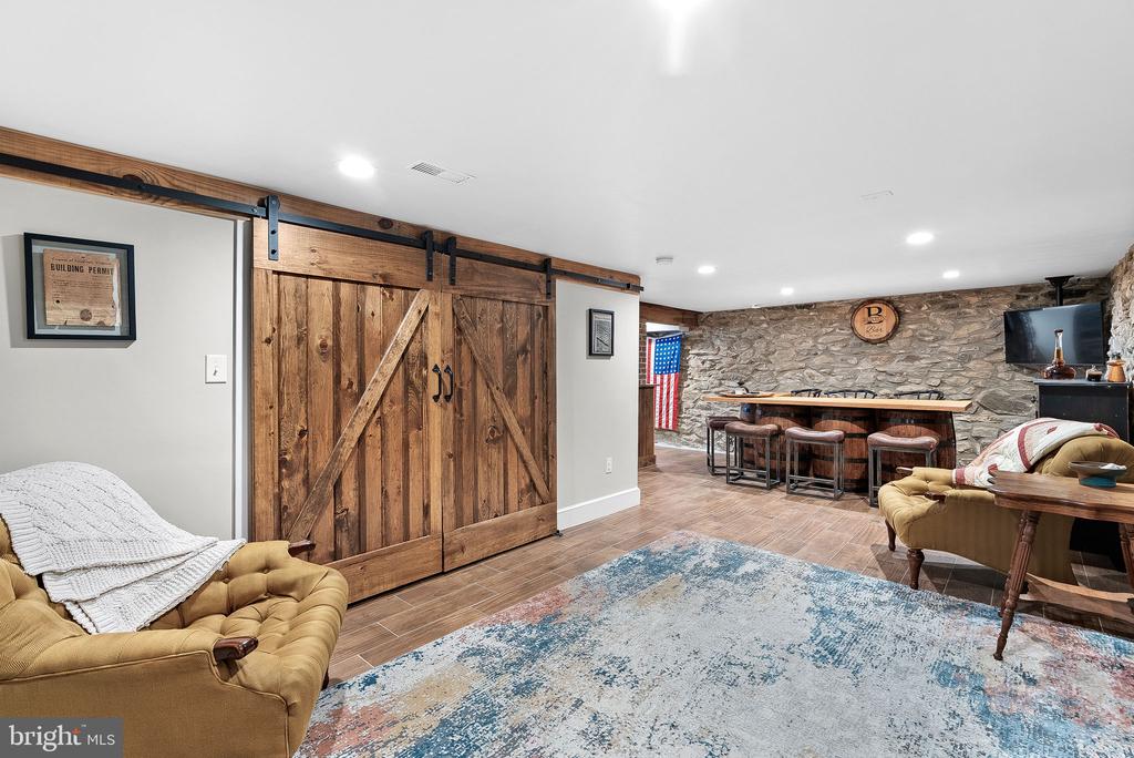 9 N LOCUST STREET