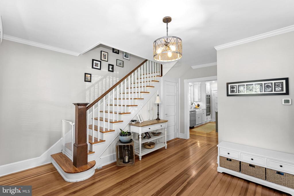 9 N LOCUST STREET